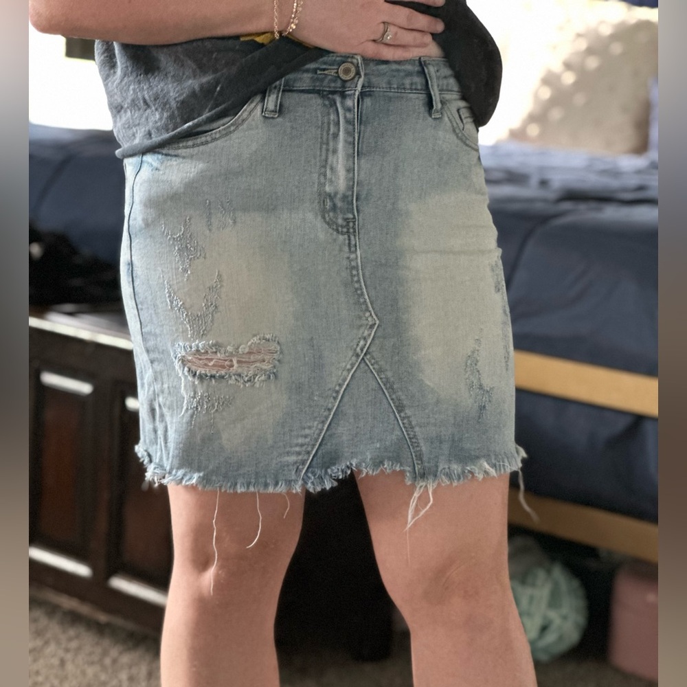 Kancan Stretchy distressed denim skirt- size 5/26